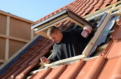 Pose de fenêtres de toit Velux à Ferrère